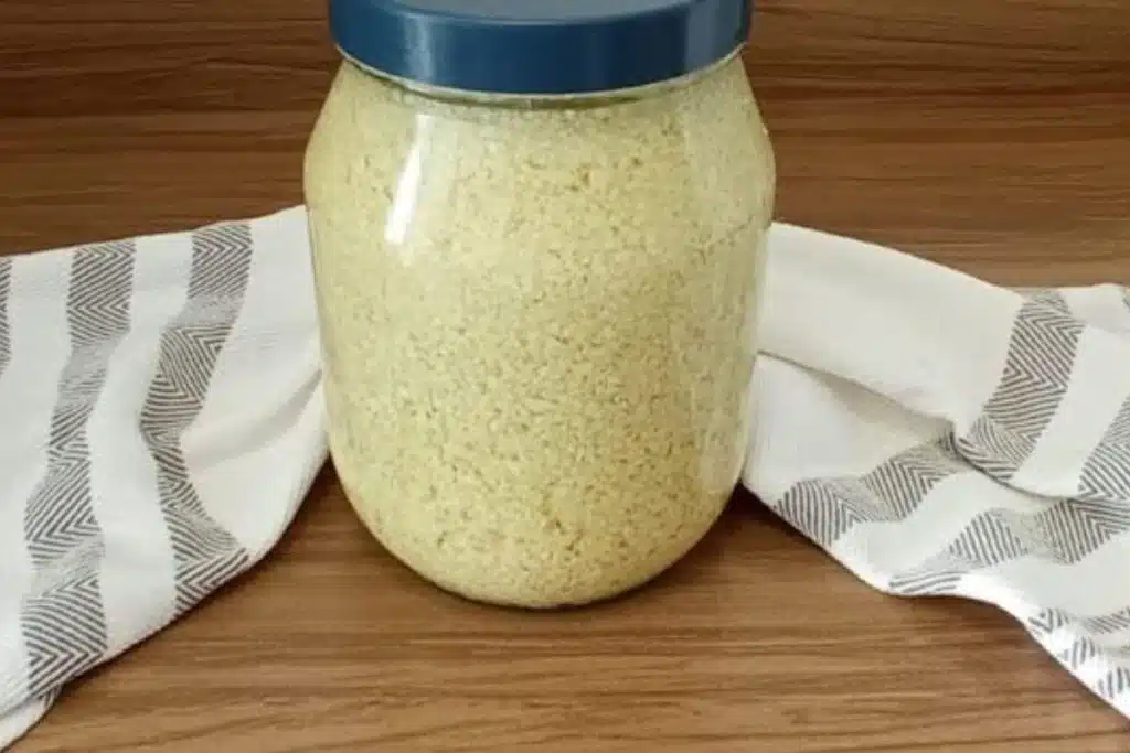 Alho triturado que não escurece depois de pronto e você pode usar a semana toda