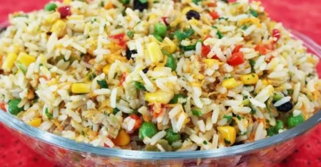 Celebre com Sabor: Receita de Arroz Natalino Bem Temperado e Colorido