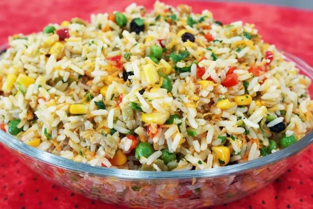 Arroz natalino bem temperado e colorido