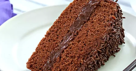 Bolo de Brigadeiro: Simples de Preparar e Delicioso!