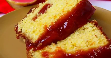 Bolo de Fubá com Goiabada: Uma Combinação Acolhedora e Deliciosa