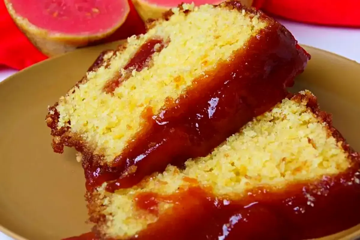 Bolo de Fubá com Goiabada