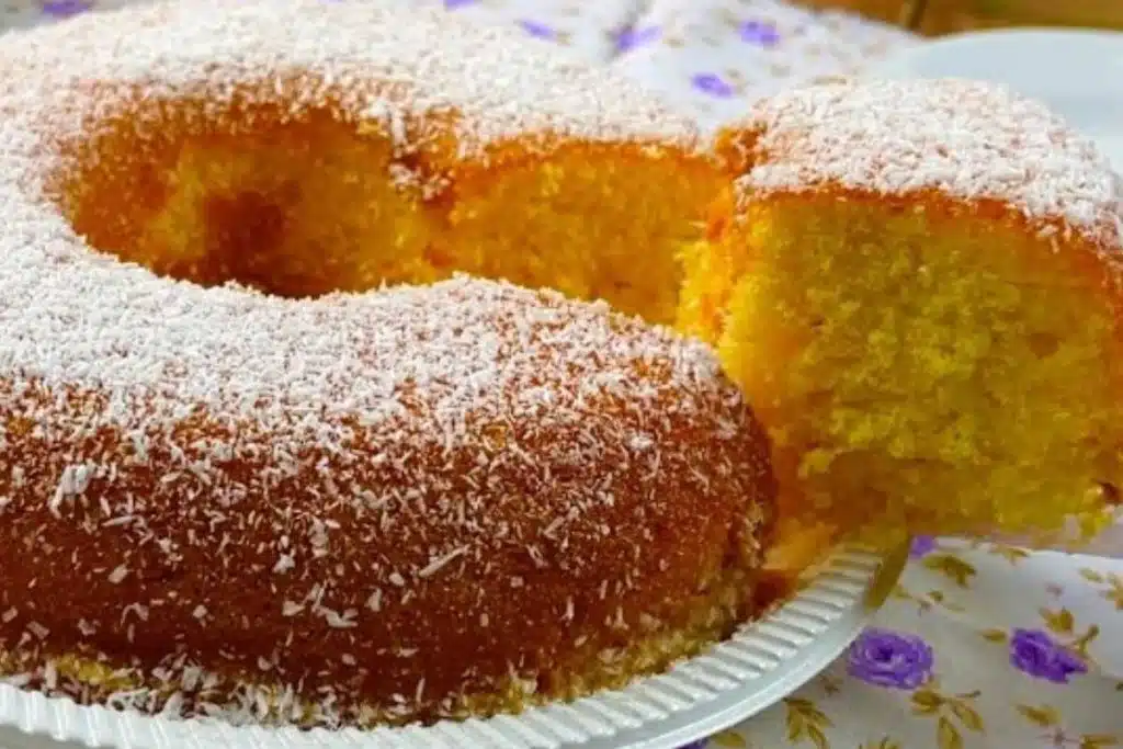 Bolo gelado de 3 ingredientes com calda bem fofinho e delicioso