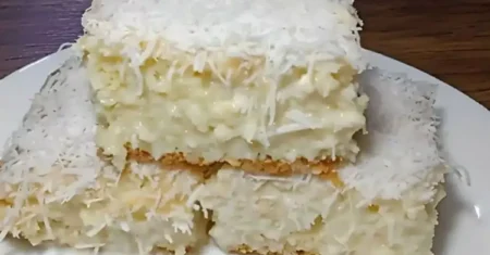 Bolo Gelado de Padaria: Uma Sobremesa Irresistível