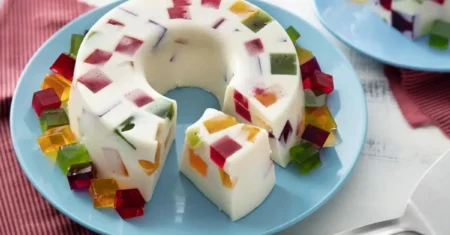 Desfrute da Gelatina Mosaico: Uma Explosão Colorida e Saborosa