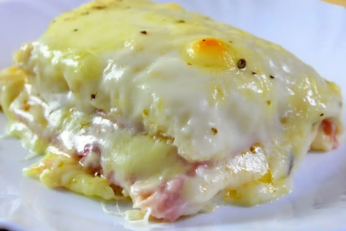 Lanche de Forno com Molho Branco