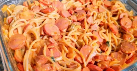 Macarrão Cremoso com Salsicha: Economize Tempo no Almoço