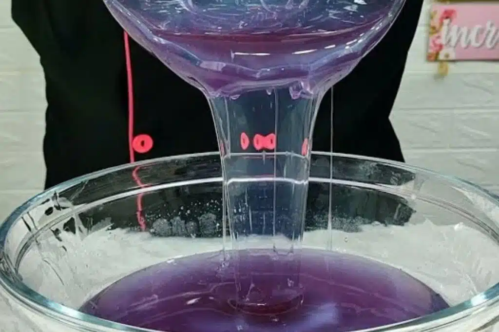 Sabão líquido caseiro rende muito usando apenas 1 barra de sabão