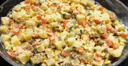 Salada de Maionese de Restaurante: Delicie-se com este Clássico!